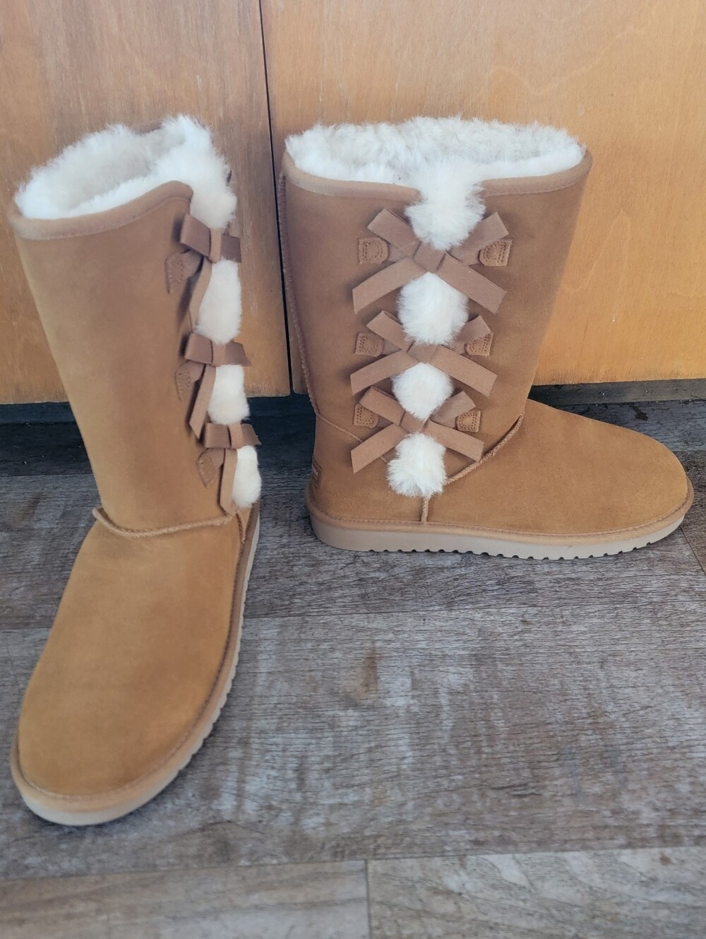 New Women's UGGS Size 11